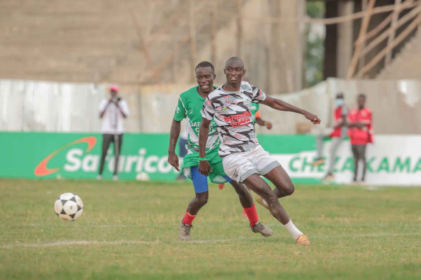Ebwali Boys from Vihiga take on John Osogo Boys from Busia in the fourth edition of the Safaricom Chapa Dimba Western Regional Finals at Bukhungu Stadium in Kakamega